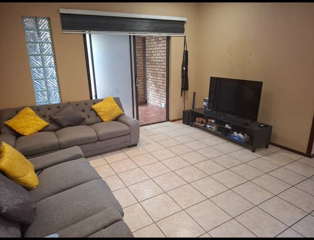2 BEDROOM TOWNHOUSE FOR SALE IN BERGBRON